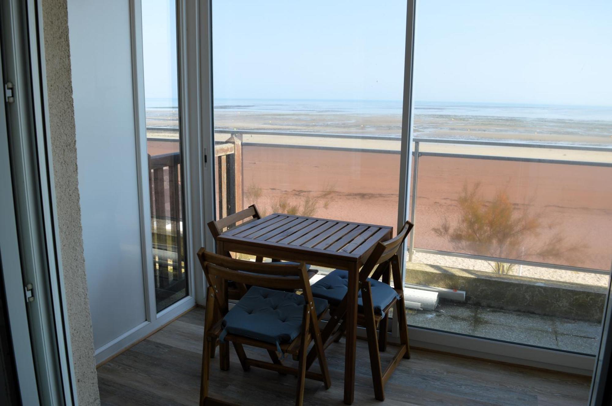 Mettons Les Voiles - Appt Vue Mer Avec Loggia Bernières-sur-Mer 외부 사진