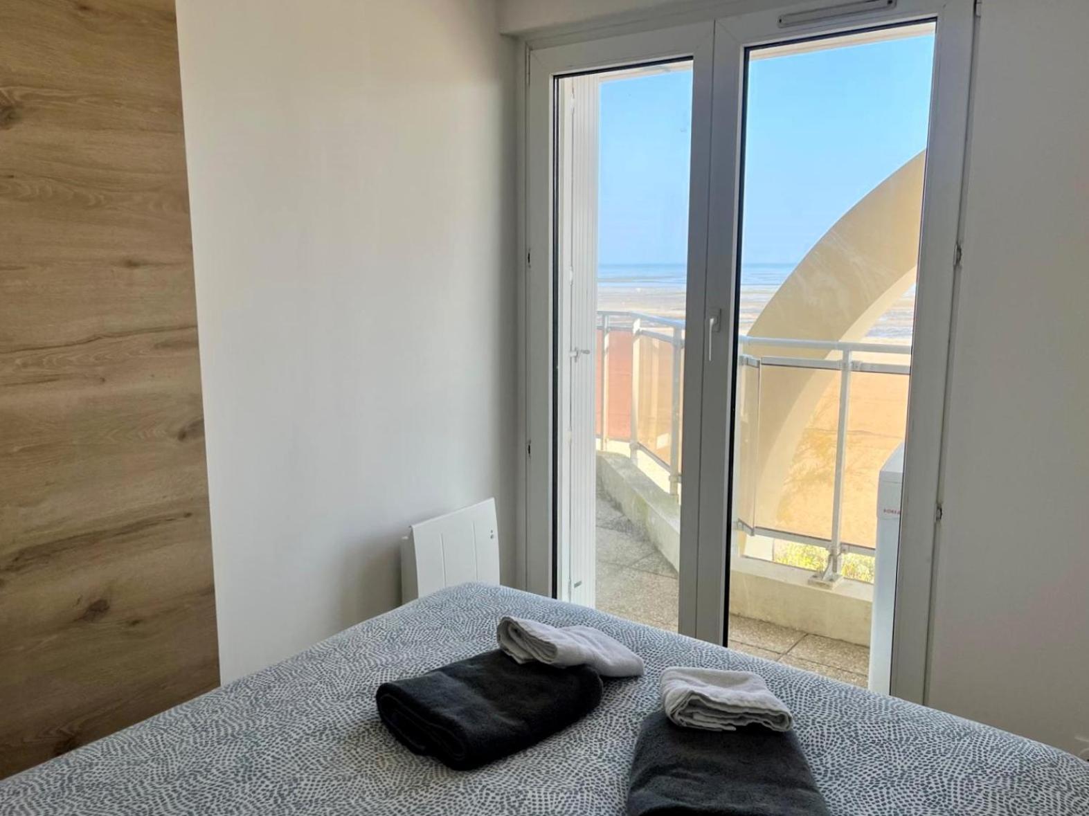 Mettons Les Voiles - Appt Vue Mer Avec Loggia Bernières-sur-Mer 외부 사진